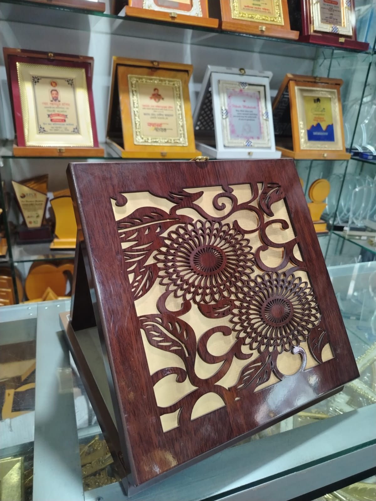 Silver cast crest with premium wooden laser cutting box - Image 5