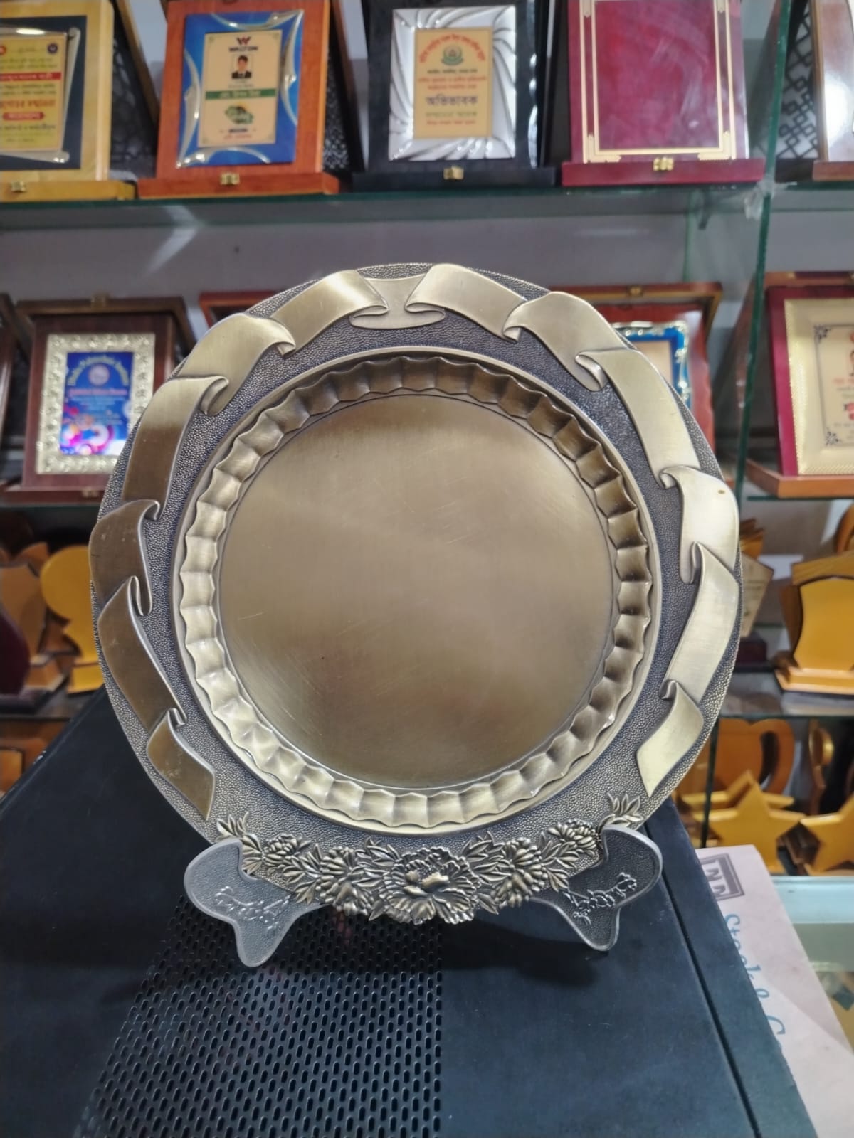 Silver cast crest with premium wooden laser cutting box - Image 8