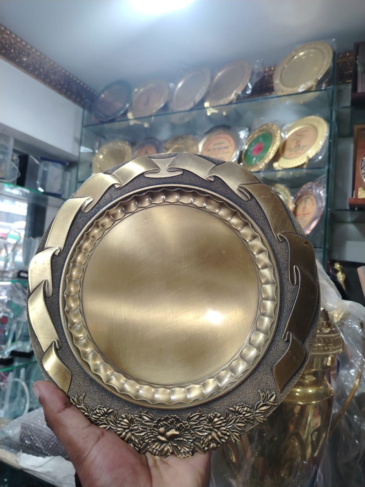 Silver cast crest with premium wooden laser cutting box - Image 9